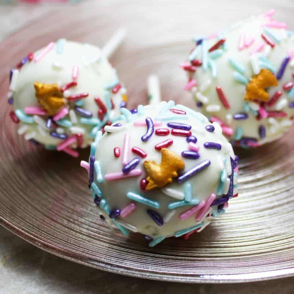 cake pops on their side